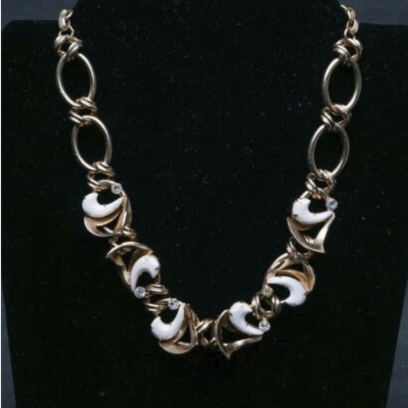 VTG White Swoosh shaped Faceted Prong Set Necklace - Picture 2 of 5